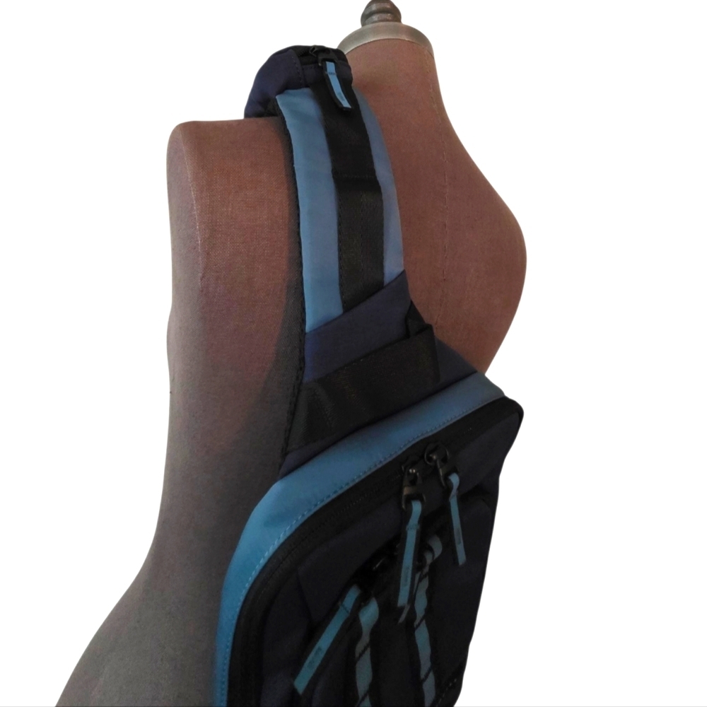 Oakley Utility One Shoulder Bag 921432 Mens Foggy Blue NWT - Picture 12 of 14